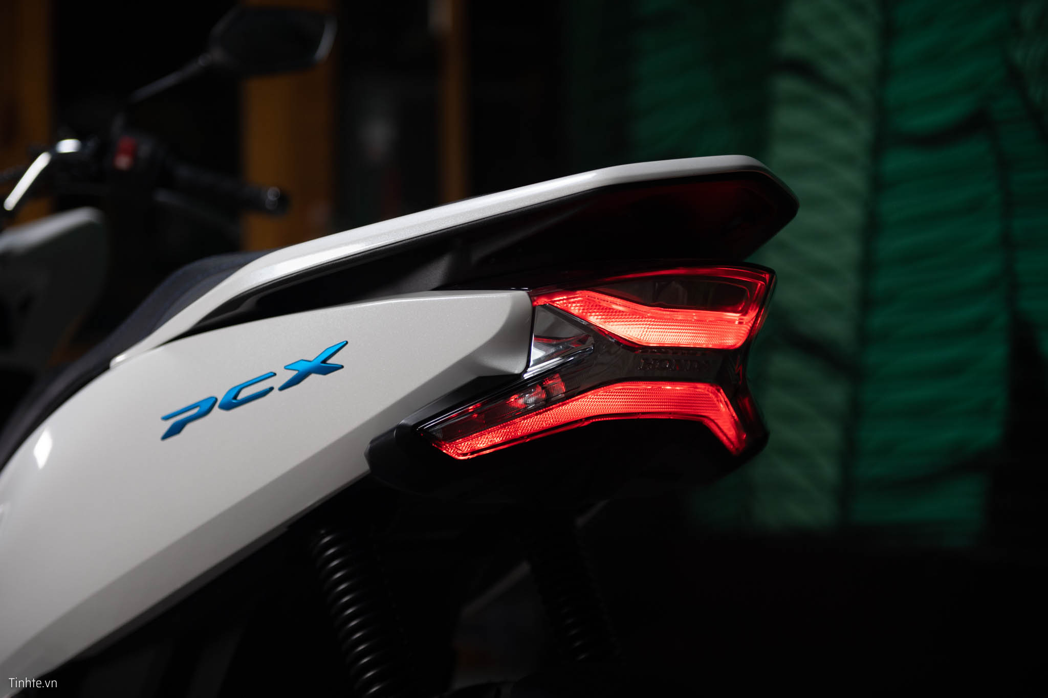 tren-tay-PCX-ELECTRIC-tinhte-32.jpg