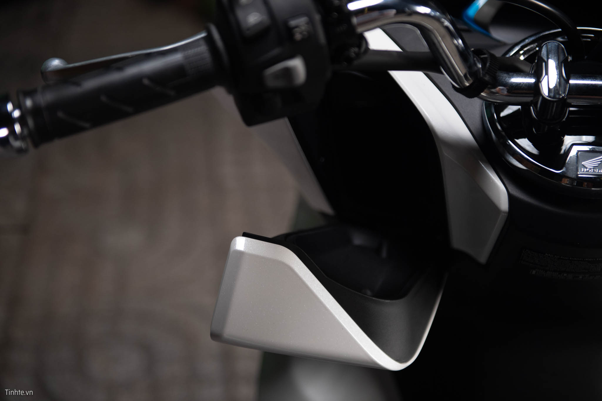 tren-tay-PCX-ELECTRIC-tinhte-48.jpg