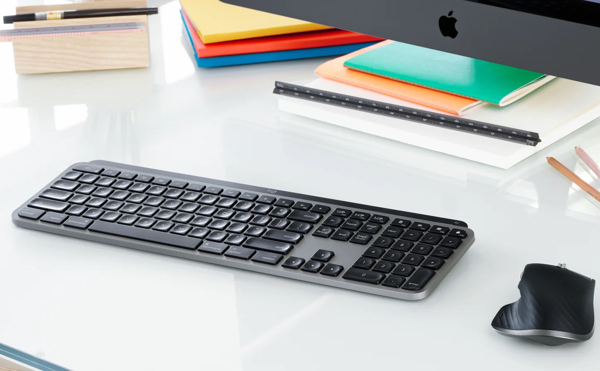 Bạn là người sáng tạo và đang sử dụng Mac? Đừng bỏ lỡ bàn phím MX Keys cho Mac – sản phẩm được thiết kế với nhiều tính năng độc đáo giúp cho công việc của ban trở nên dễ dàng và hiệu quả hơn bao giờ hết.