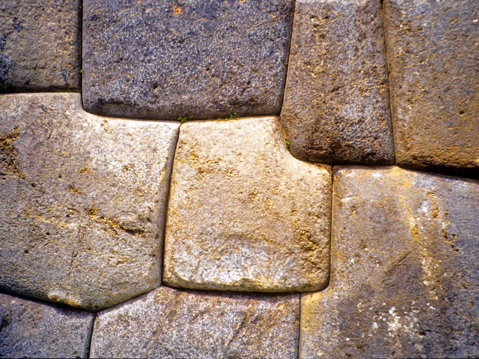 saksaywaman1.jpg