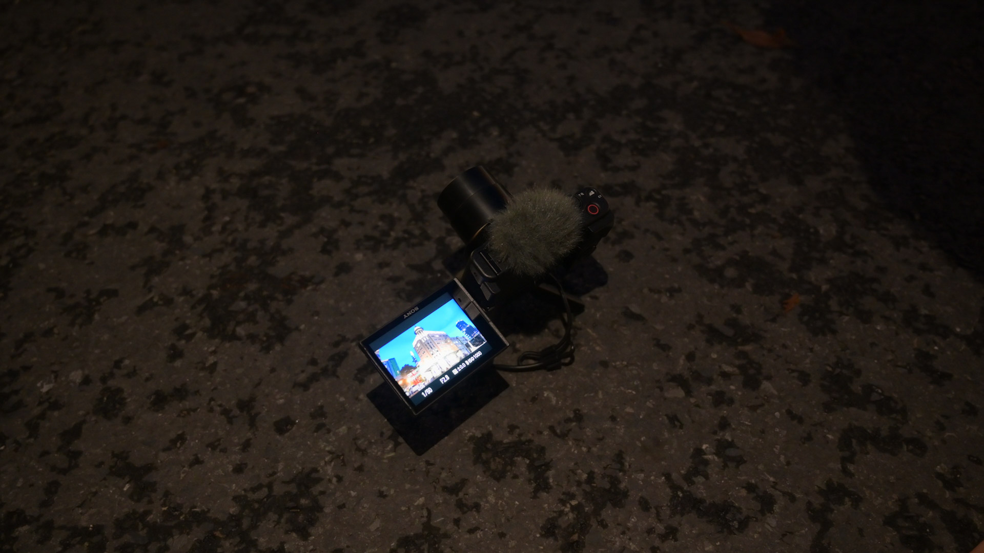 motngayvoi_sony_zv-1-1.jpg