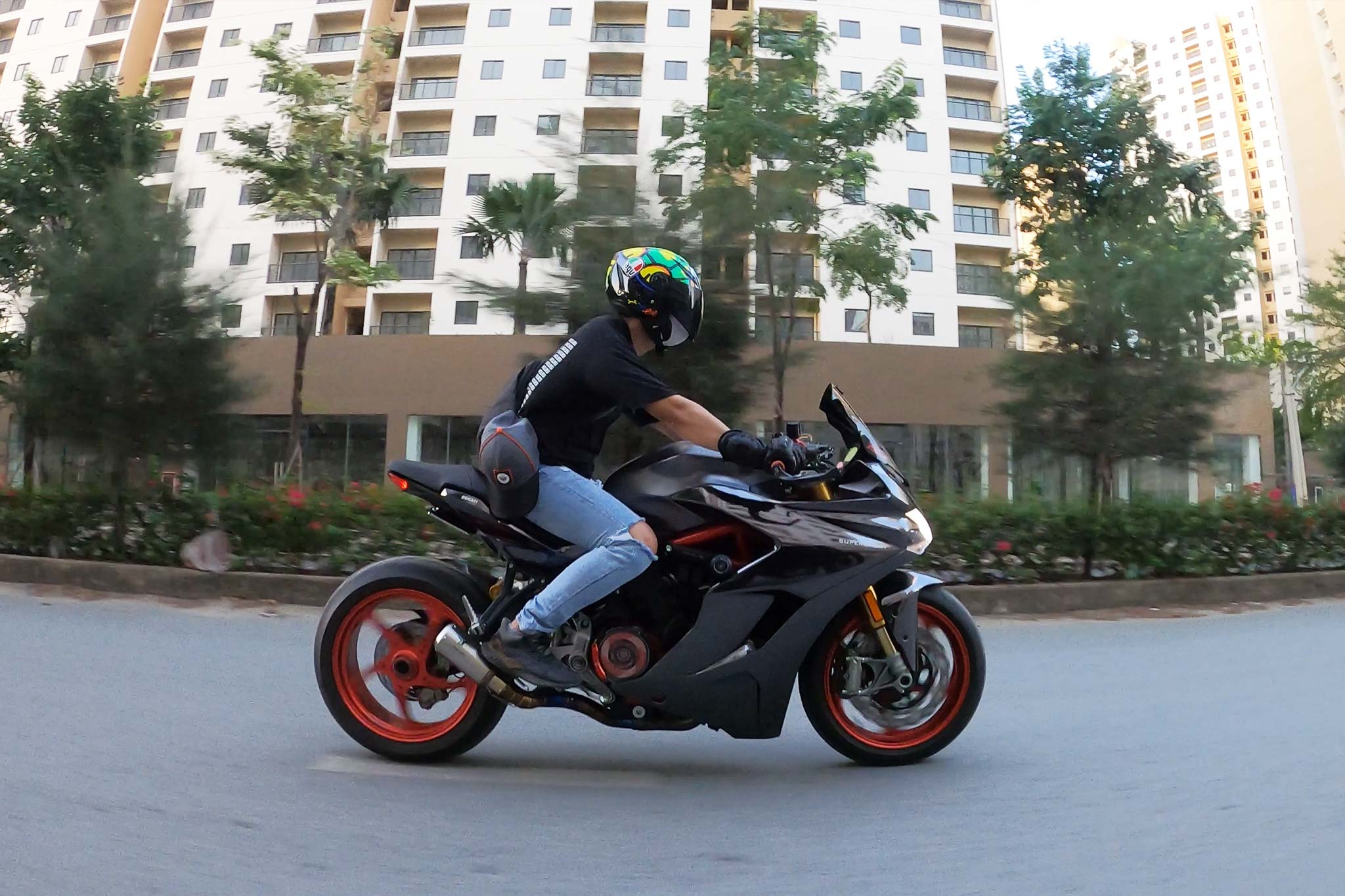 5020347_Xe_Tinhte_Ducati_SuperSport_do_3.jpg