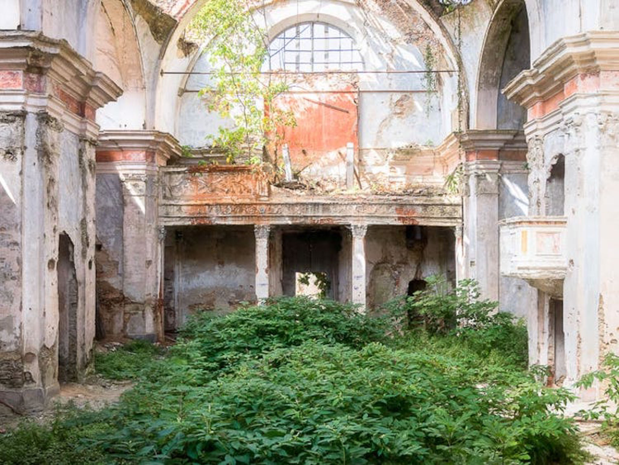 roman-robroek-abandoned-churches-1.jpg