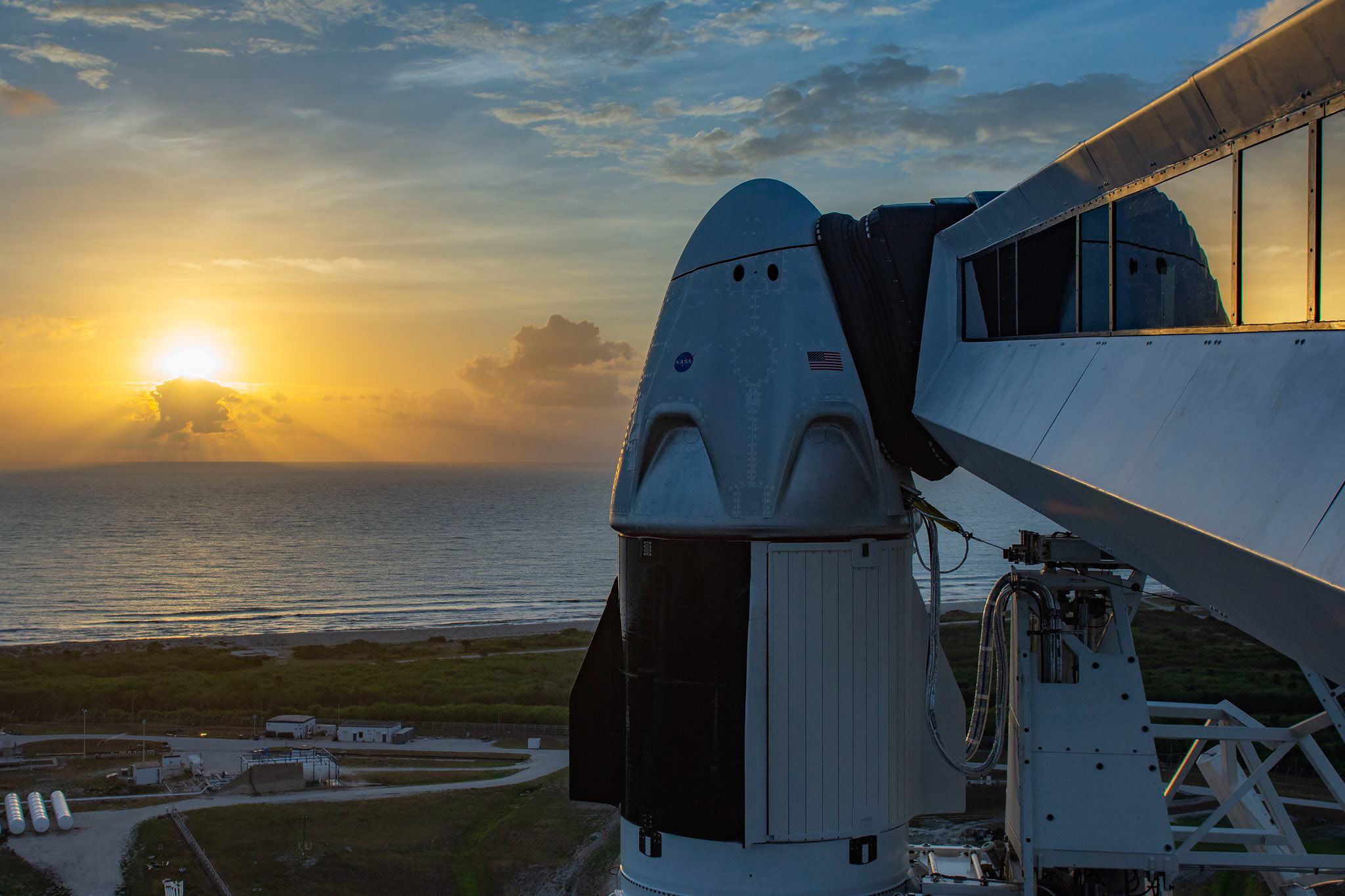 spacex_crew_dragon_lịch_sử_khám_phá_không_gian_nasa_nước_mỹ_tóm_tắt_tinh_tế-9.jpg