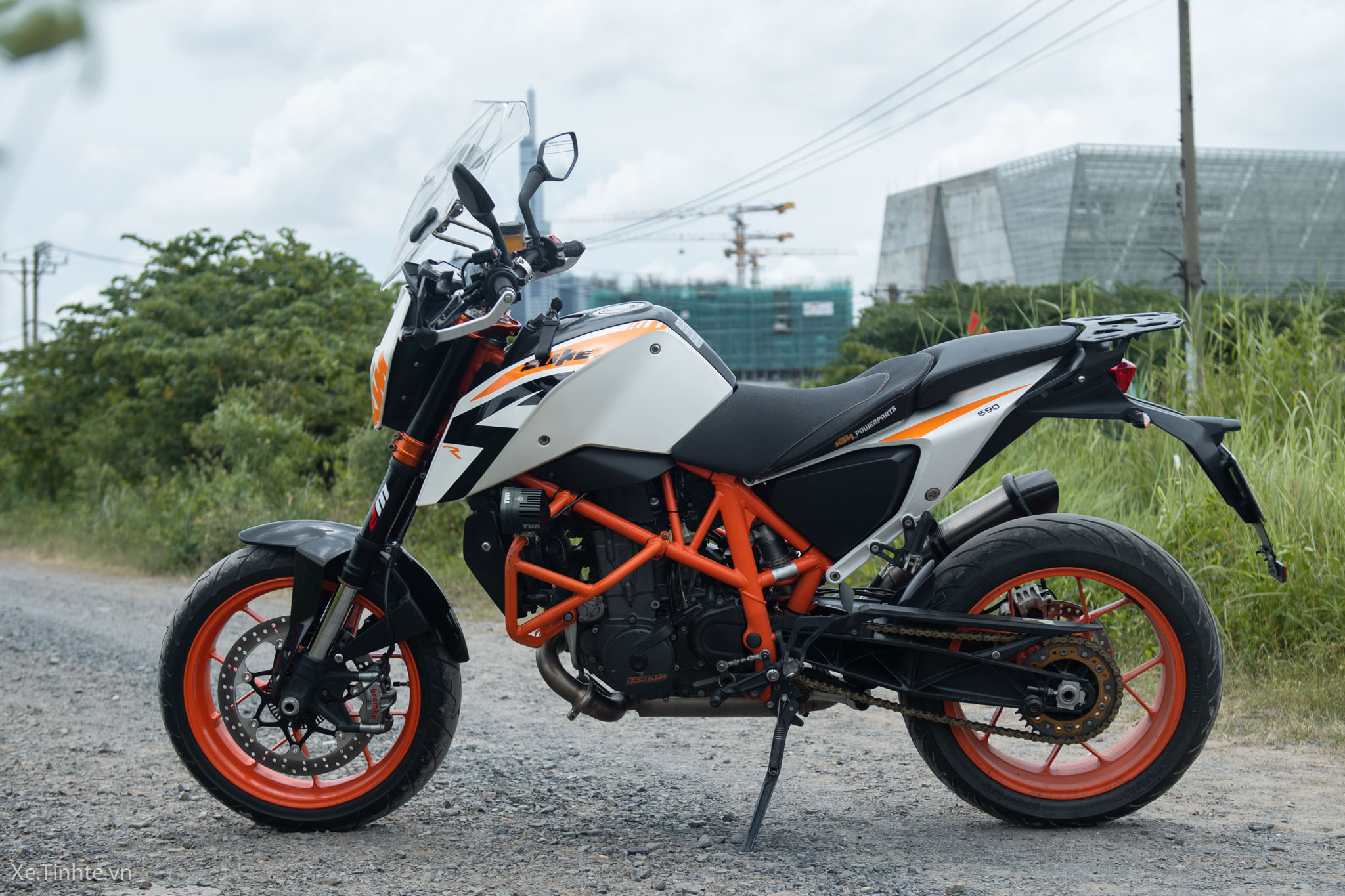 Xe_Tinhte_KTM_Duke_390R_2015_19.jpg