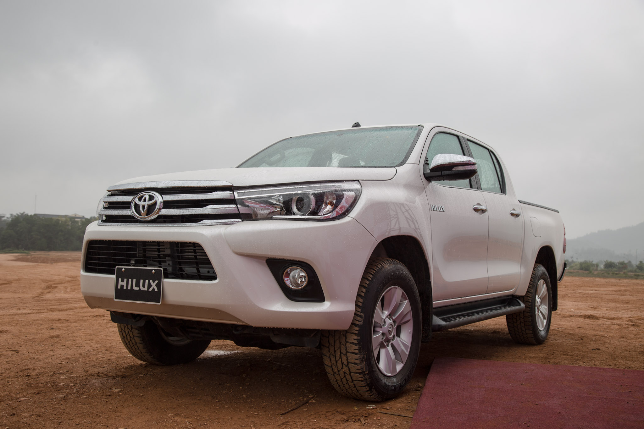 hilux-1.jpg