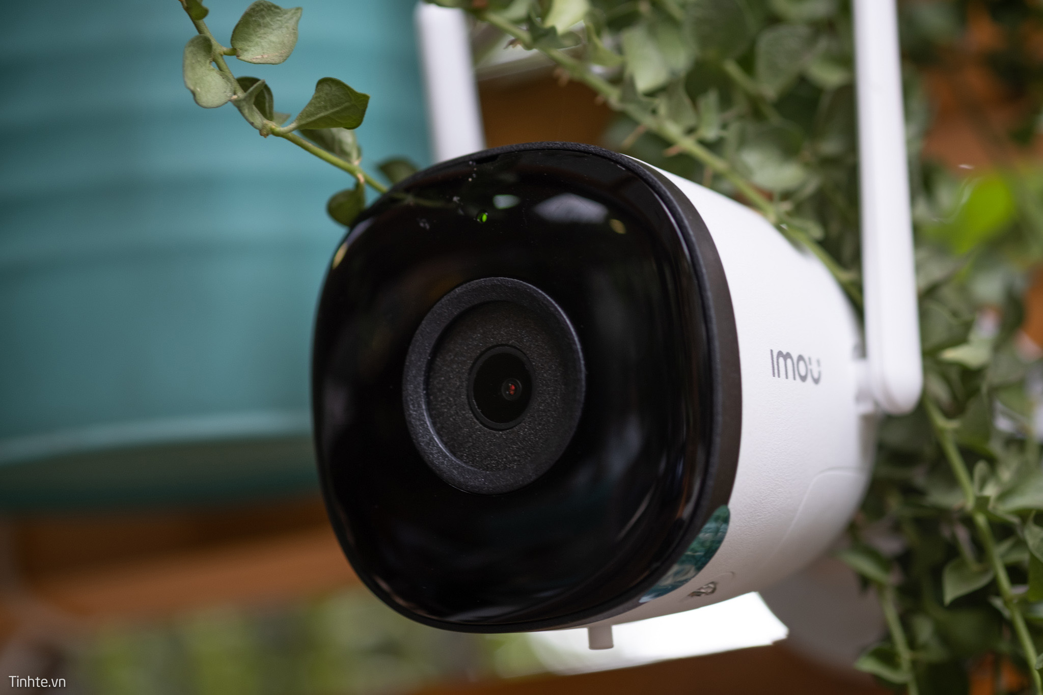 tren-tay-camera-an-ninh-Imoulife-bullet-2c-tinhte-3.jpg