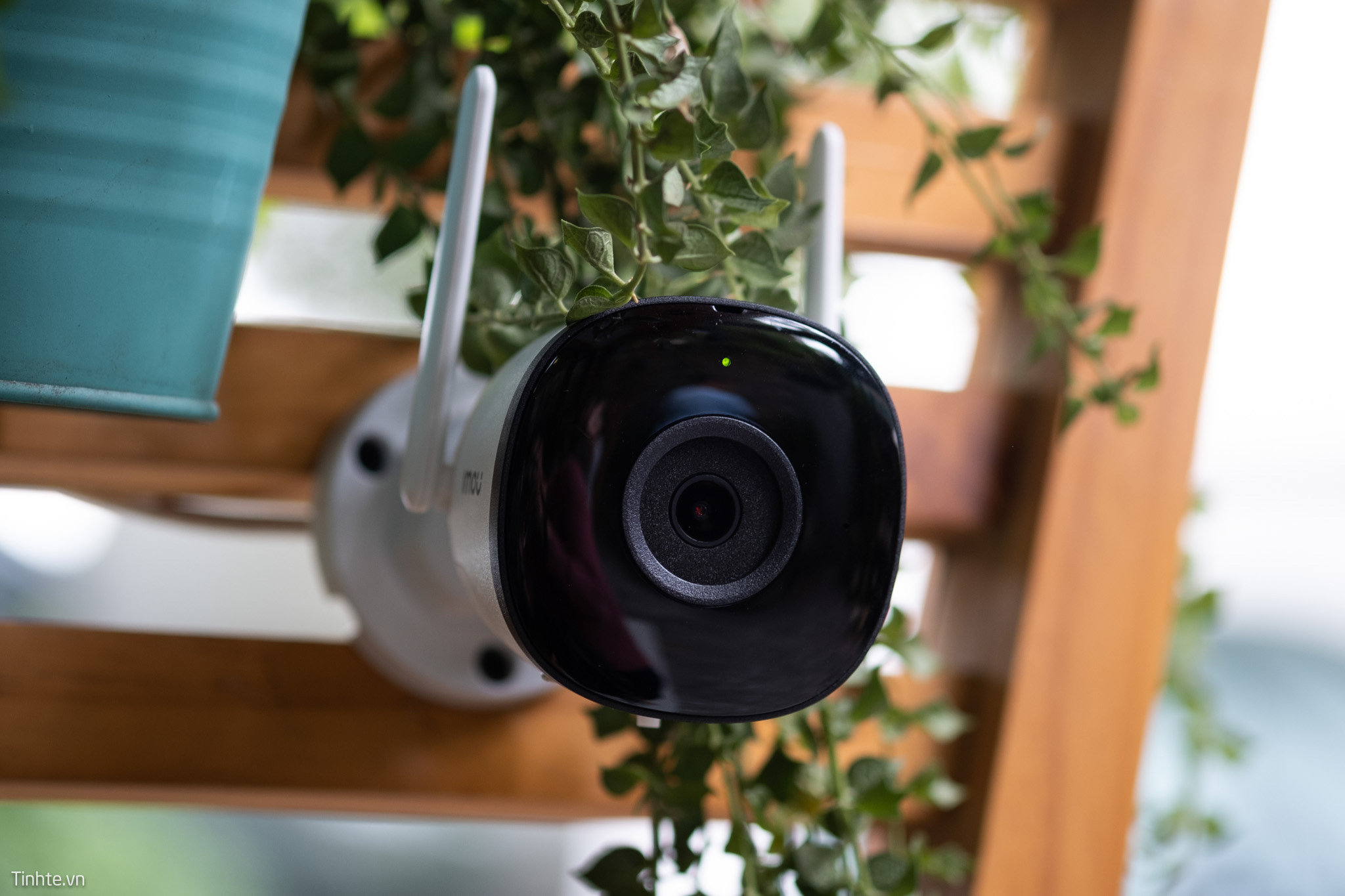 tren-tay-camera-an-ninh-Imoulife-bullet-2c-tinhte-4.jpg
