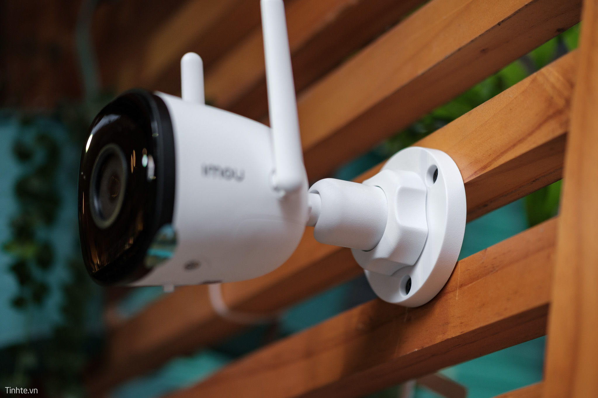 tren-tay-camera-an-ninh-Imoulife-bullet-2c-tinhte-10.jpg