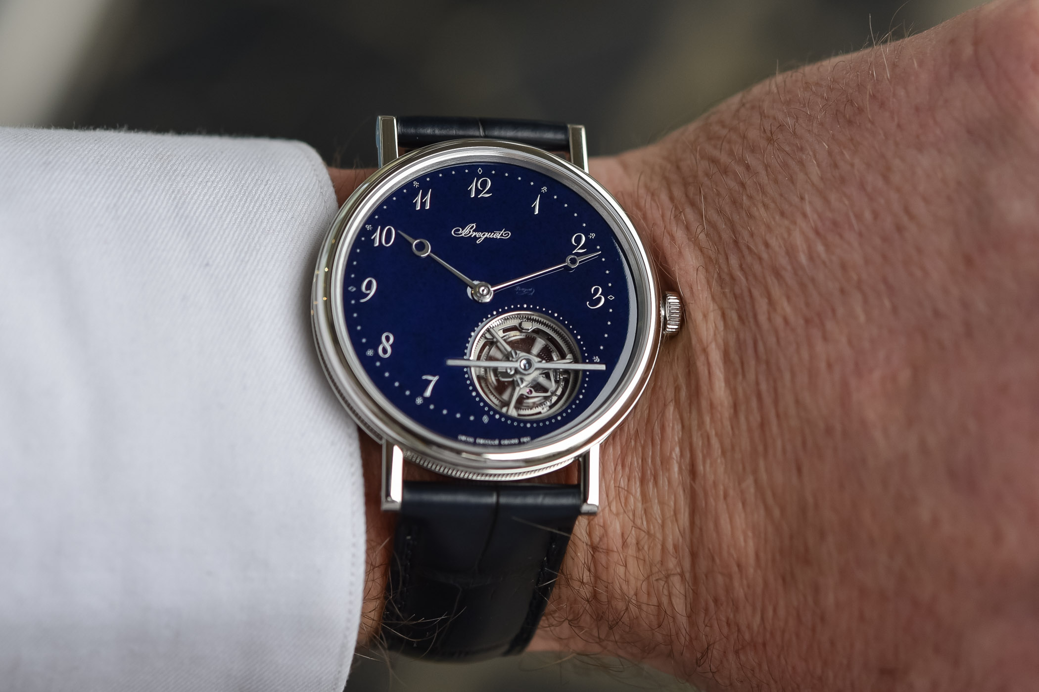 Breguet-Classique-Tourbillon-Extra-Plat-Blue-5367PT-Blue-Enamel-Platinum-1.jpg