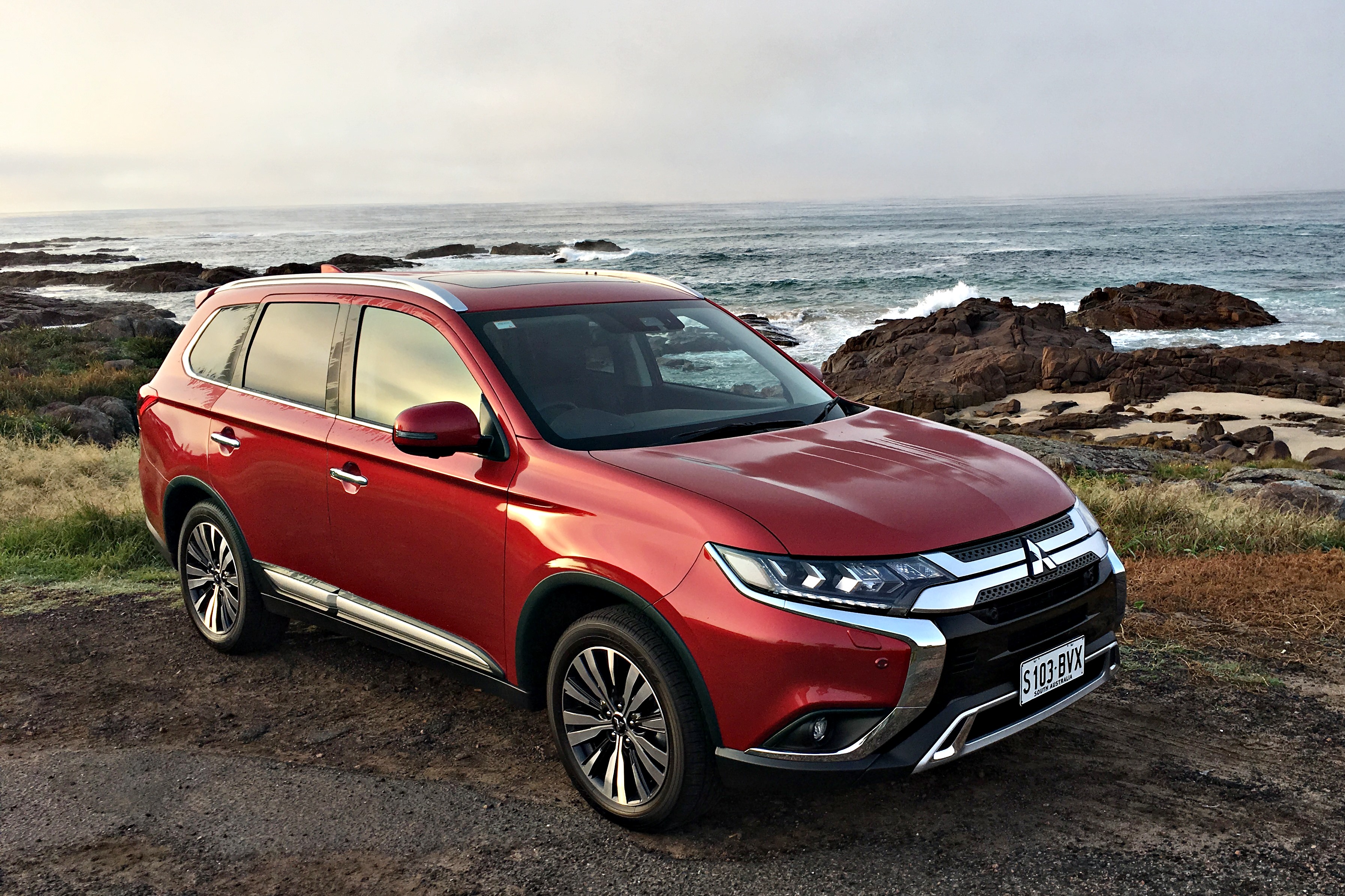 Митсубиси аутлендер 2019. Mitsubishi Outlander 2019. Мицубиси Аутлендер 2019. Митсубиши Аутлендер 2019. Красный Аутлендер 2019.