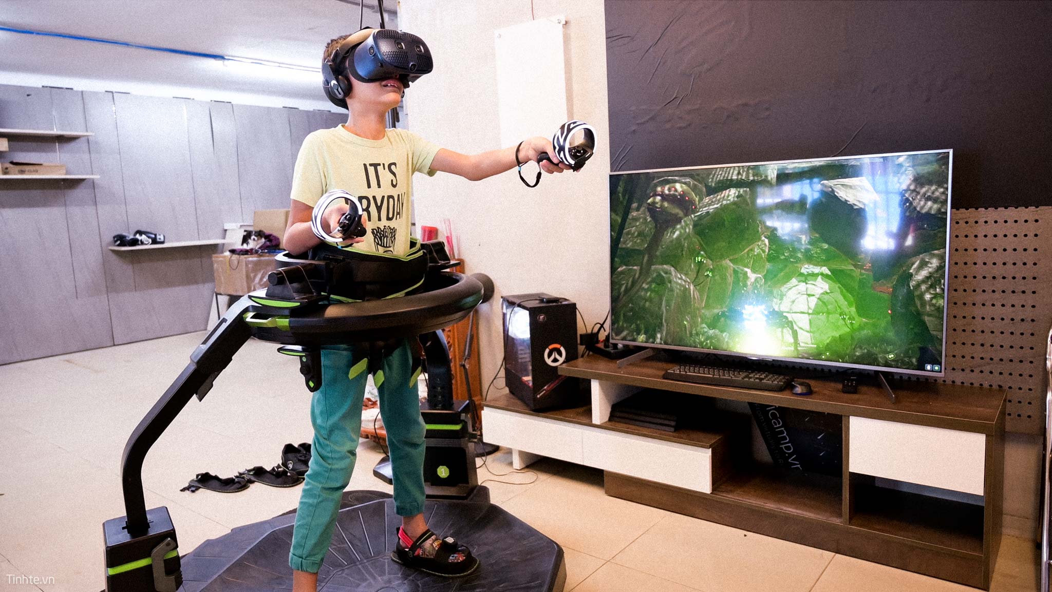 tinhte_virtuix_omni_16.jpg