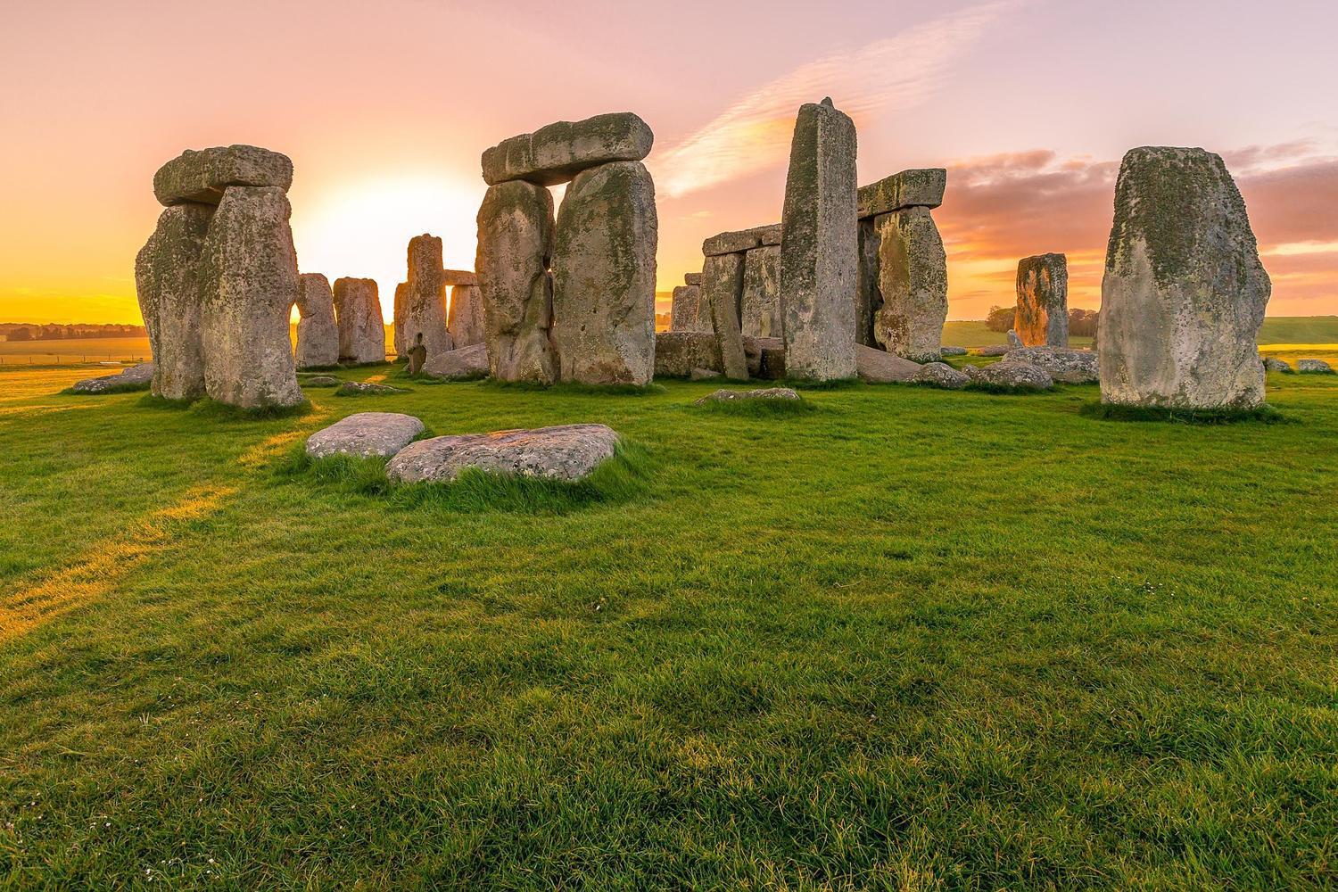 stonehenge-sunrise-pixabay.jpg