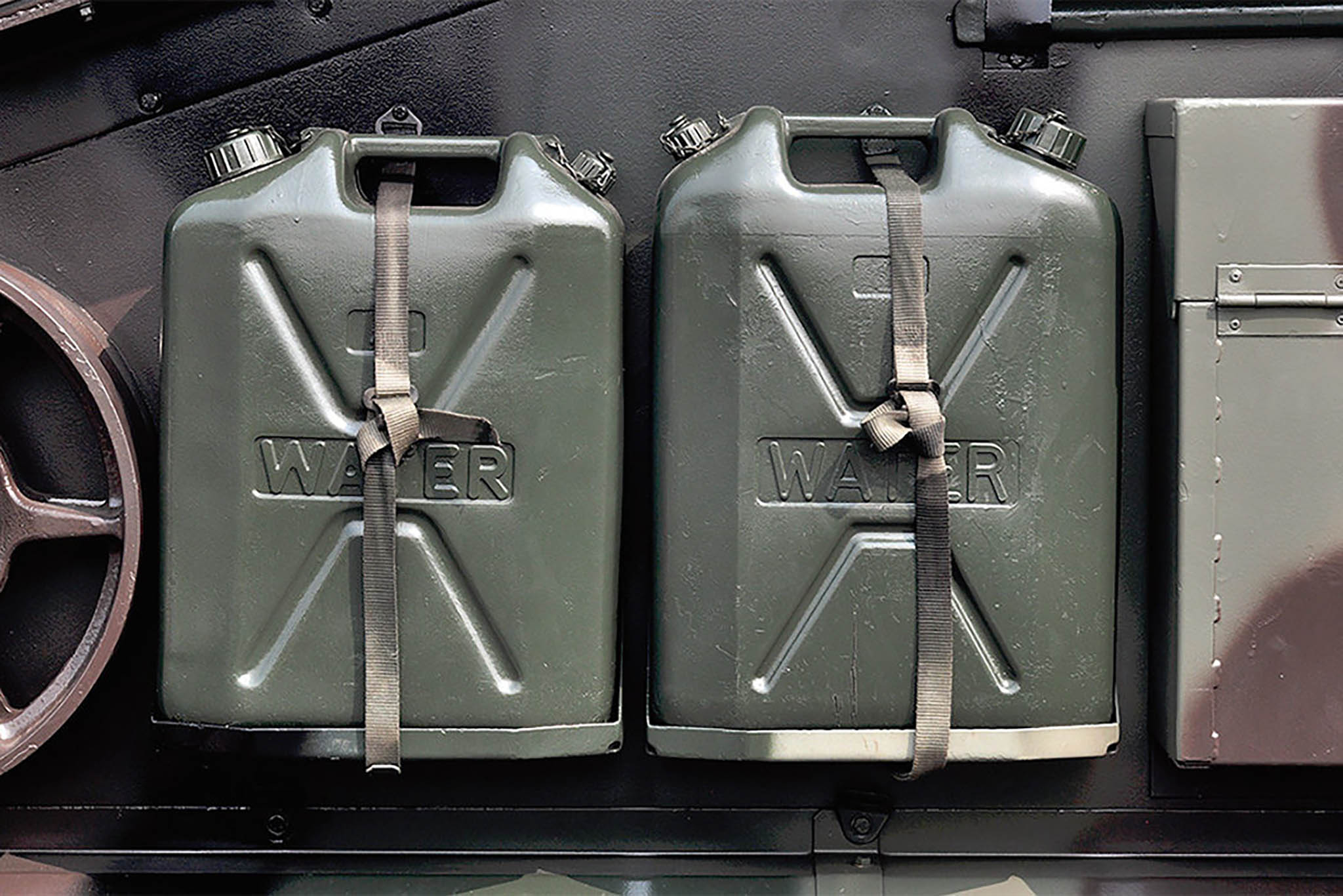 jerrycan (2).jpg