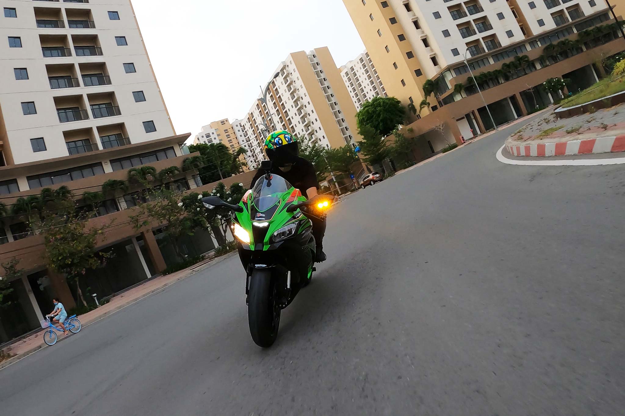 5040165_Xe_Tinhte_Kawasaki_ZX-10R_1.jpg