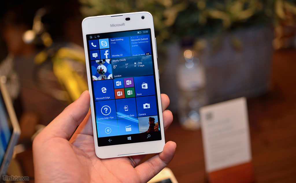 11.Lumia_650.jpg