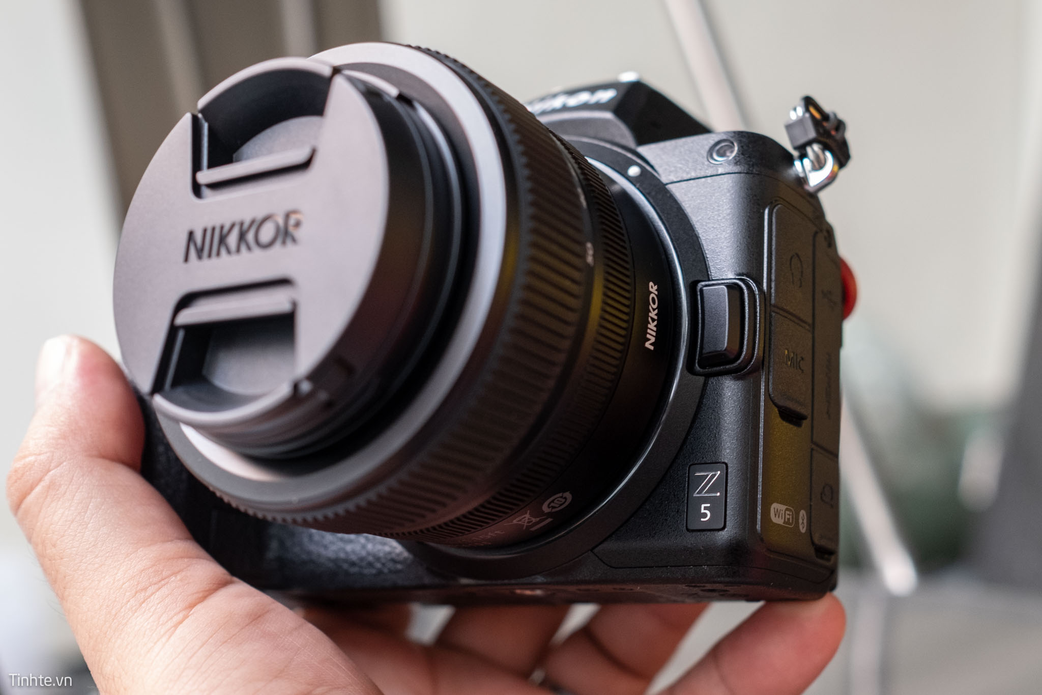 Tren-tay-Nikon-Z5_tinhte_DSCF0390.jpg