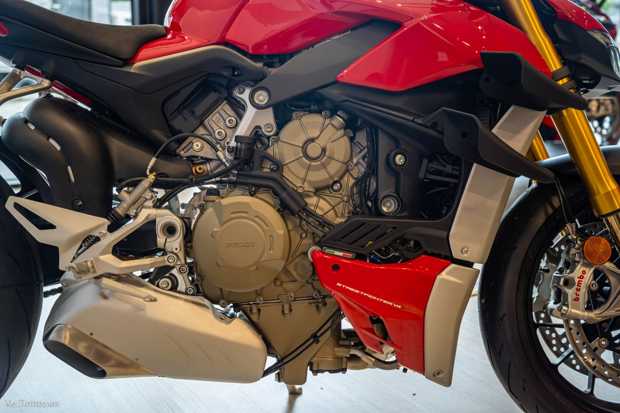 Xe_tinhte_ducati_streetfighter_v4-v4s-(9).jpg