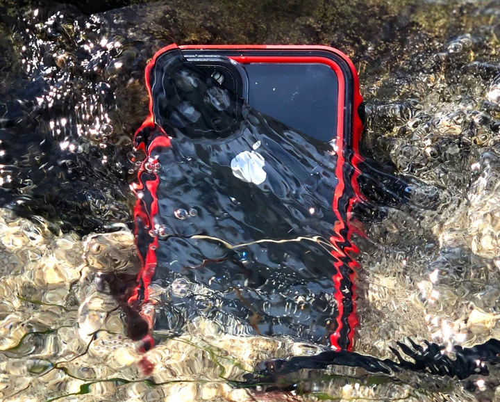 09-catalyst-waterproof-case-for-iphone-11-pro-max.jpg