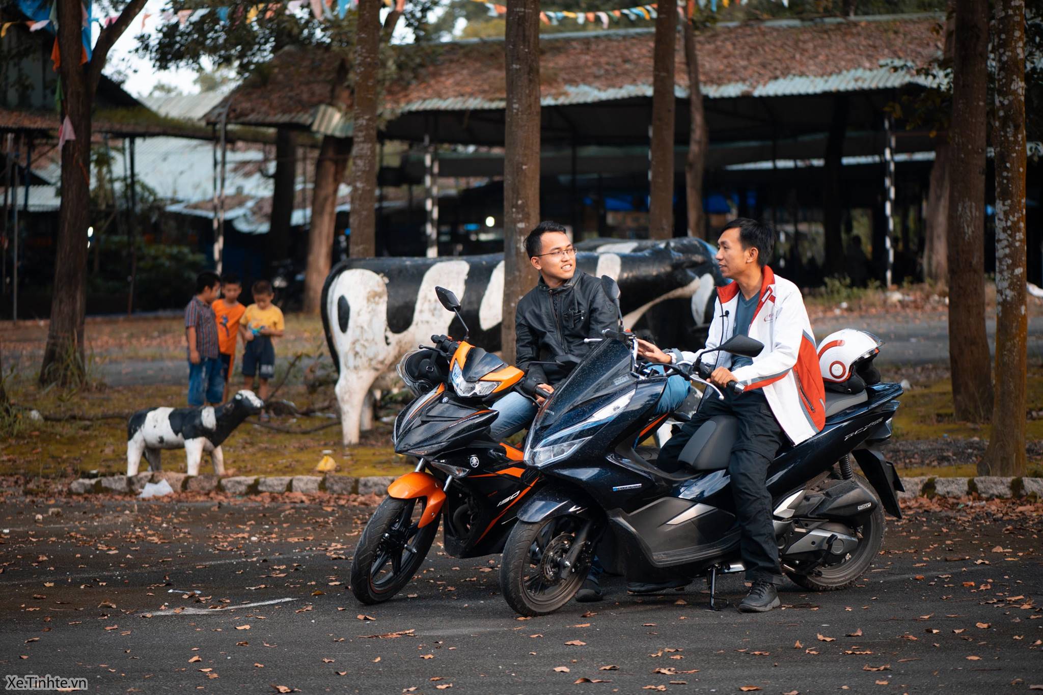 4446933_Ru_nhau_di_tron_Honda_PCX_Hybrid_Yamaha_Exciter_Xe_Tinhte_014.jpg
