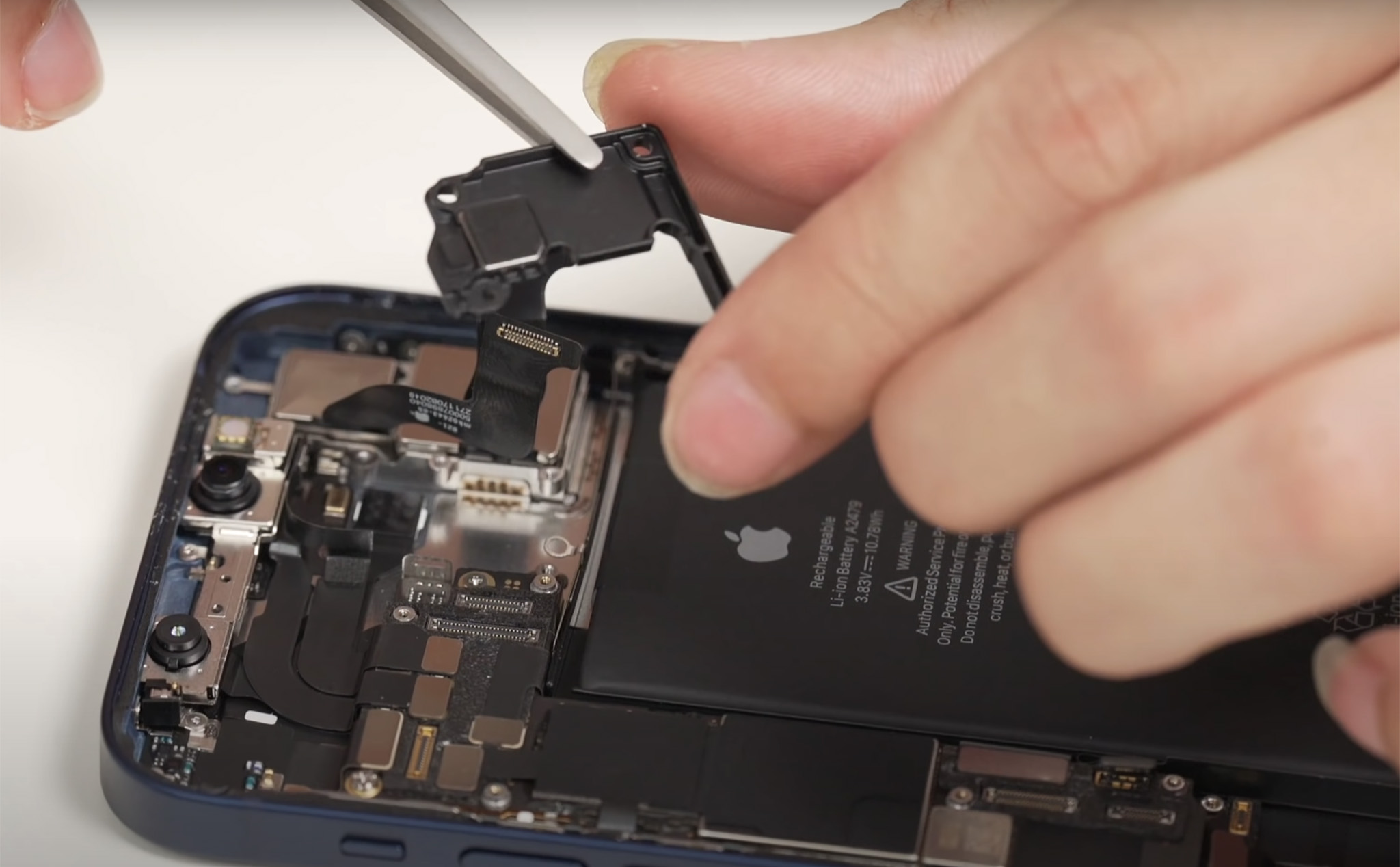 14 miếng nhựa của iphone 12.jpg