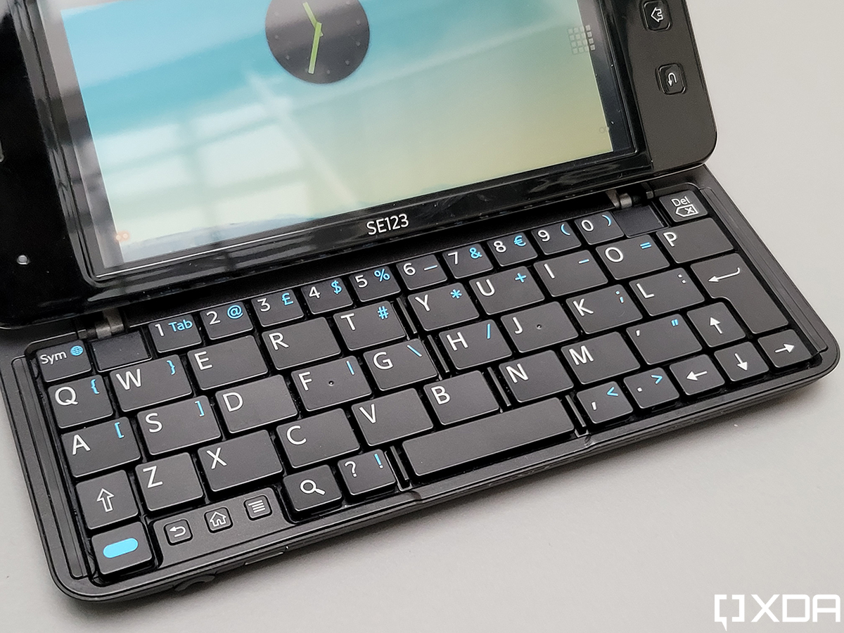 Sony-Ericsson-VAIO-prototyle-keyboard-close-up.jpg