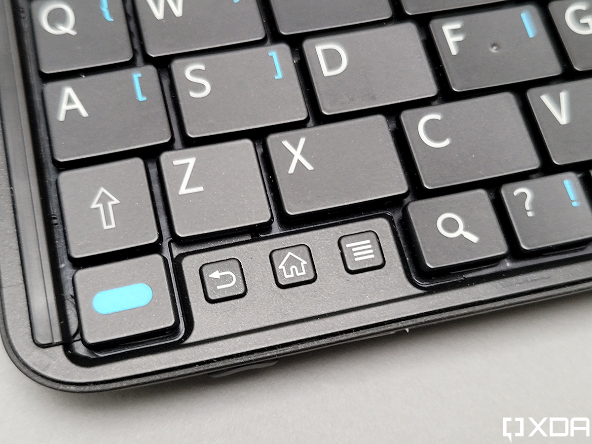 Sony-Ericsson-VAIO-prototyle-keyboard-close-up-Android-buttons.jpg