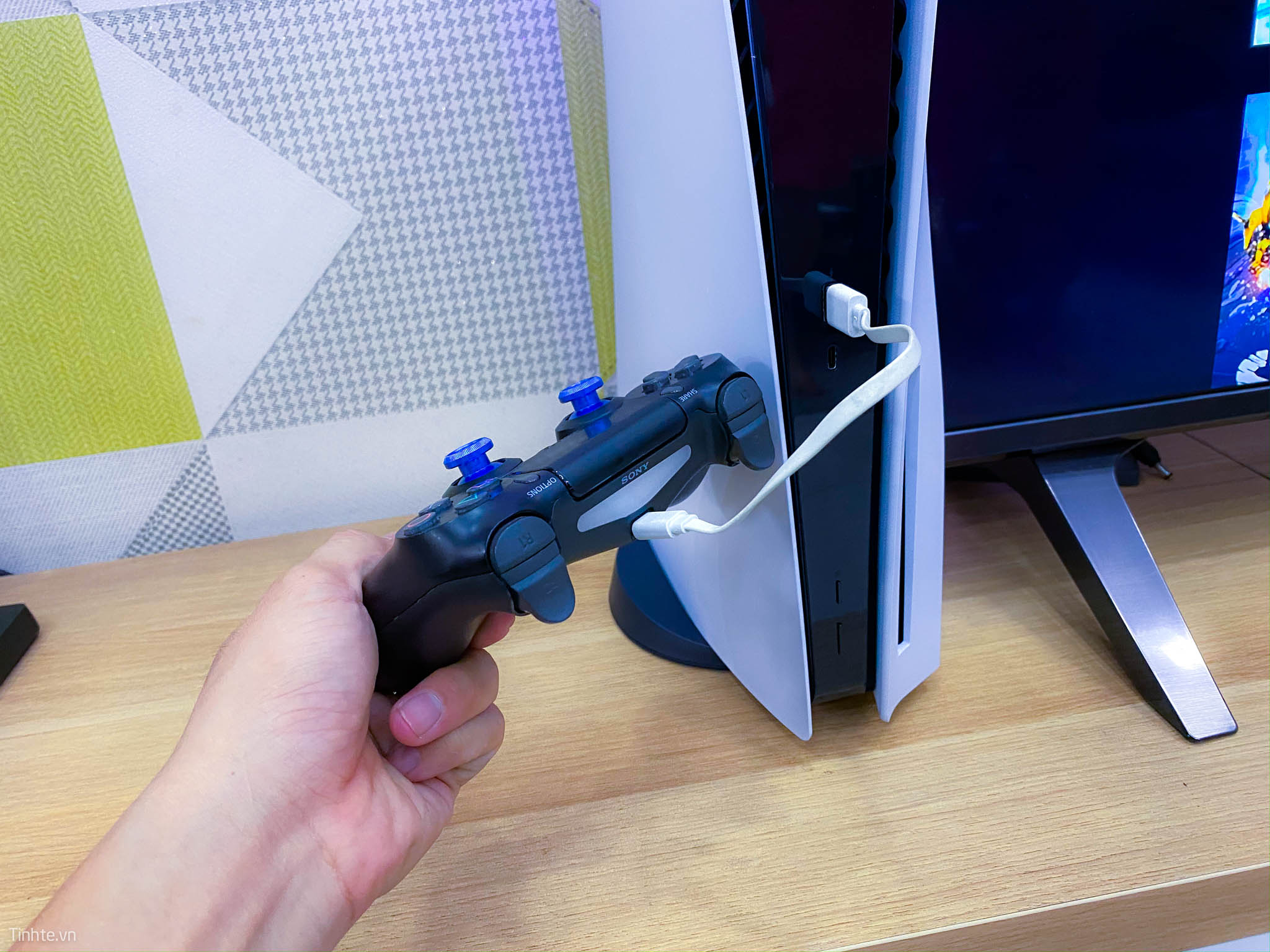 Tinhte_dualshock_ps5.jpg