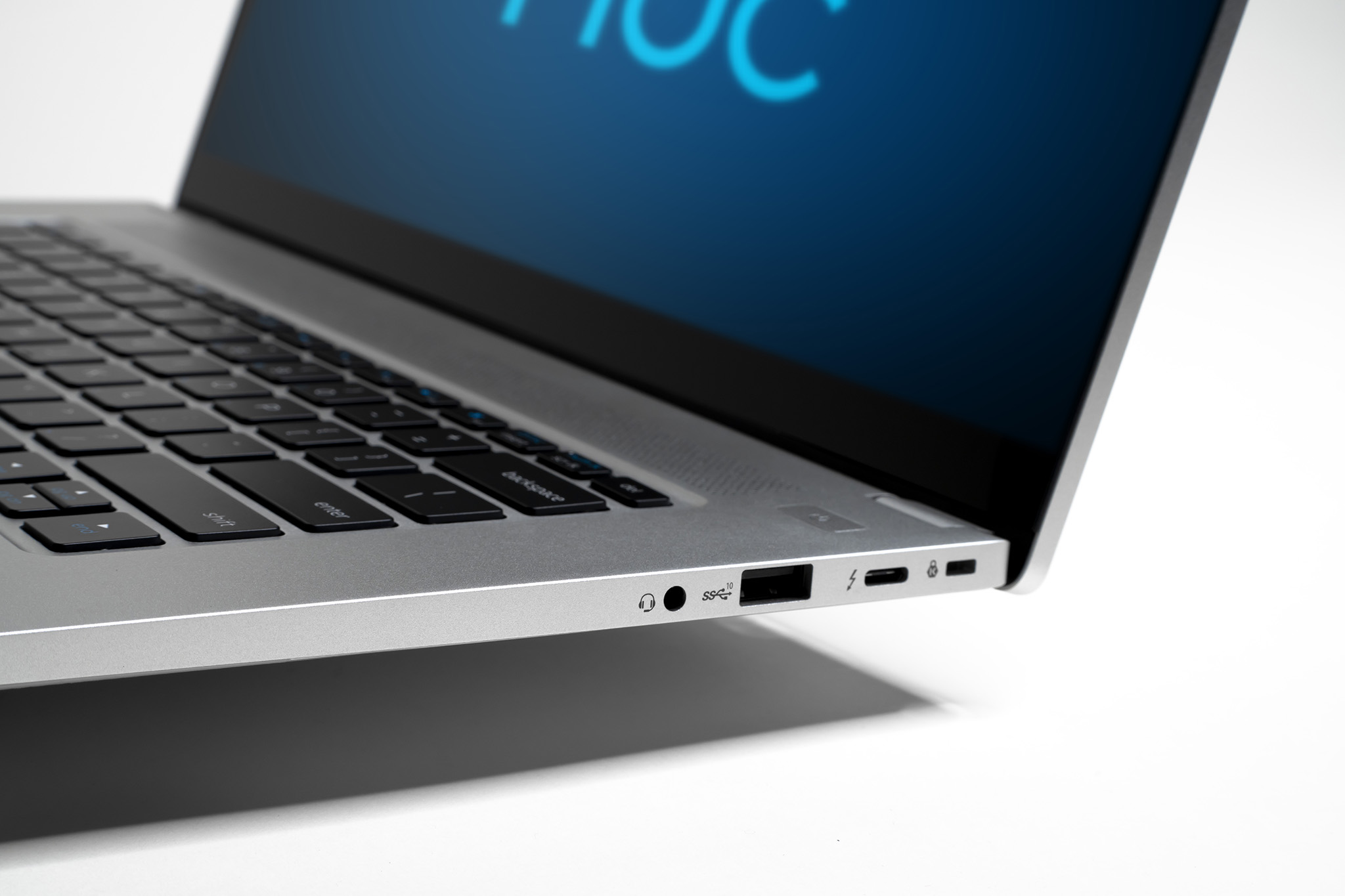 Intel-NUC-M15-laptop-kit-1.jpg