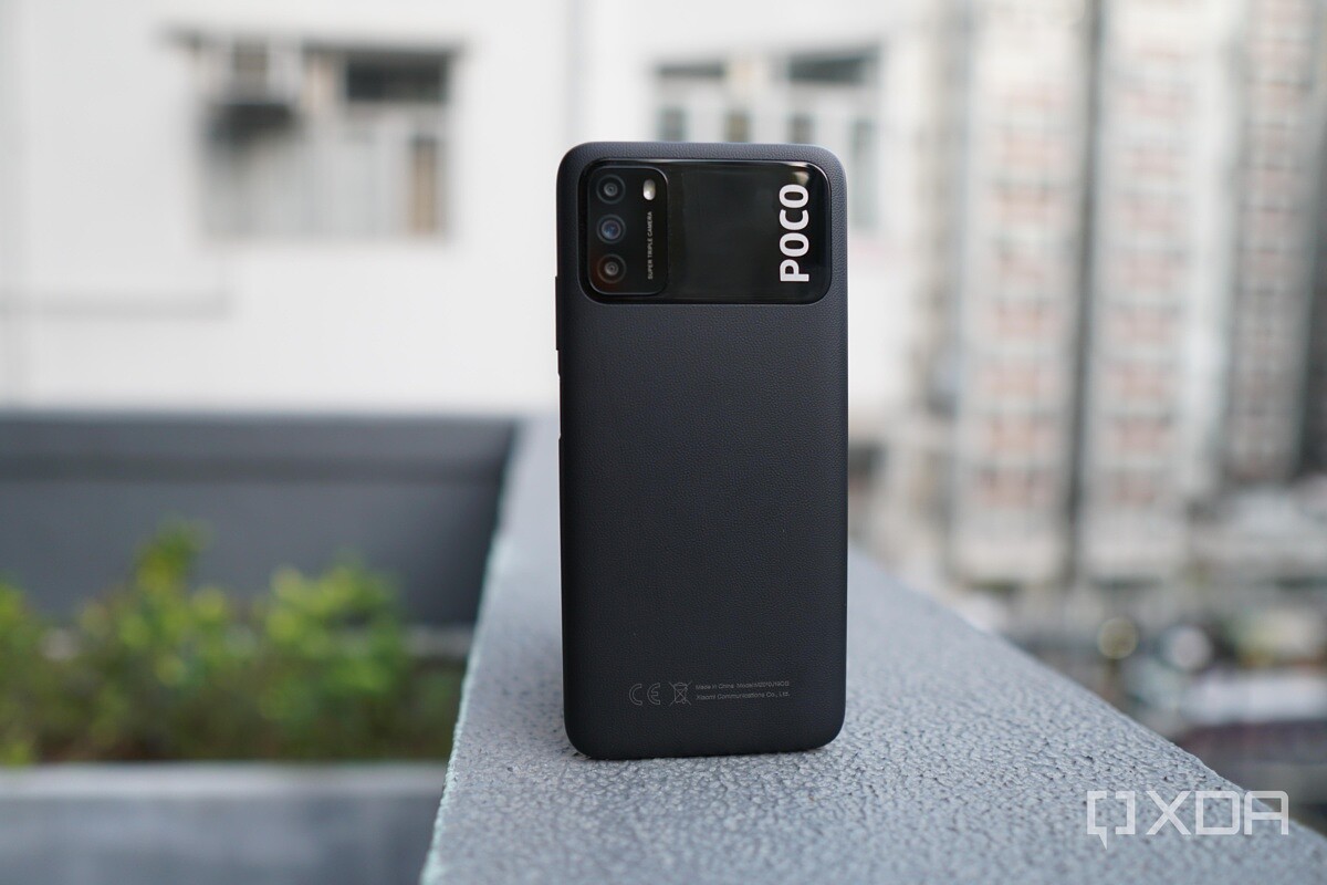 Poco M3 ra mắt. Cụm camera thấy gớm.