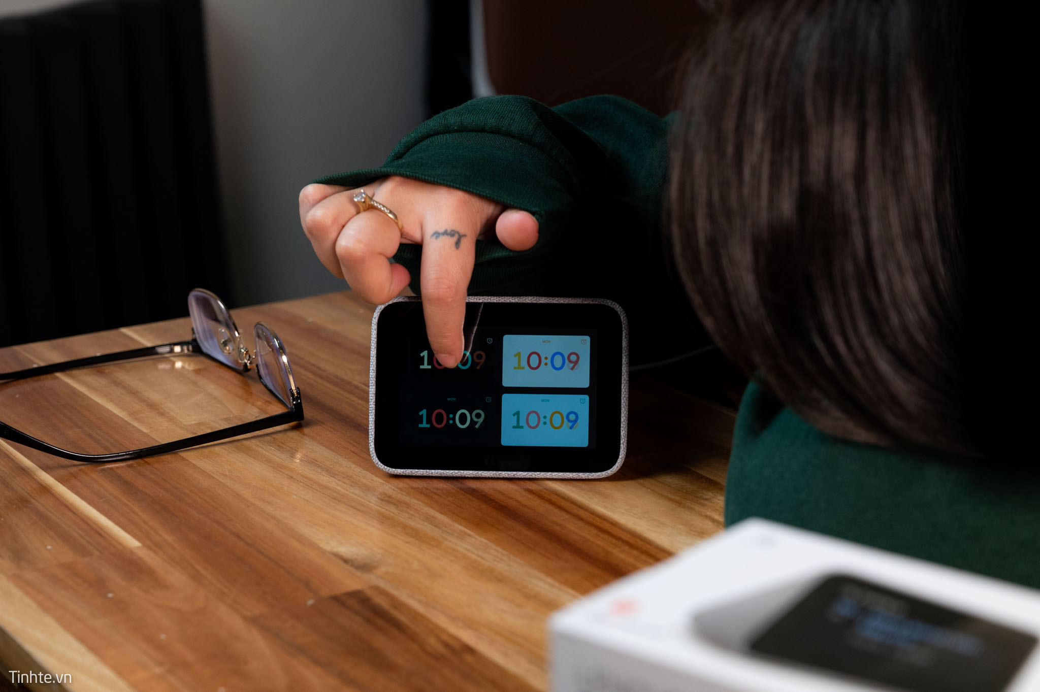 Trên tay Lenovo Smart Clock: đồng hồ có Google Assistant