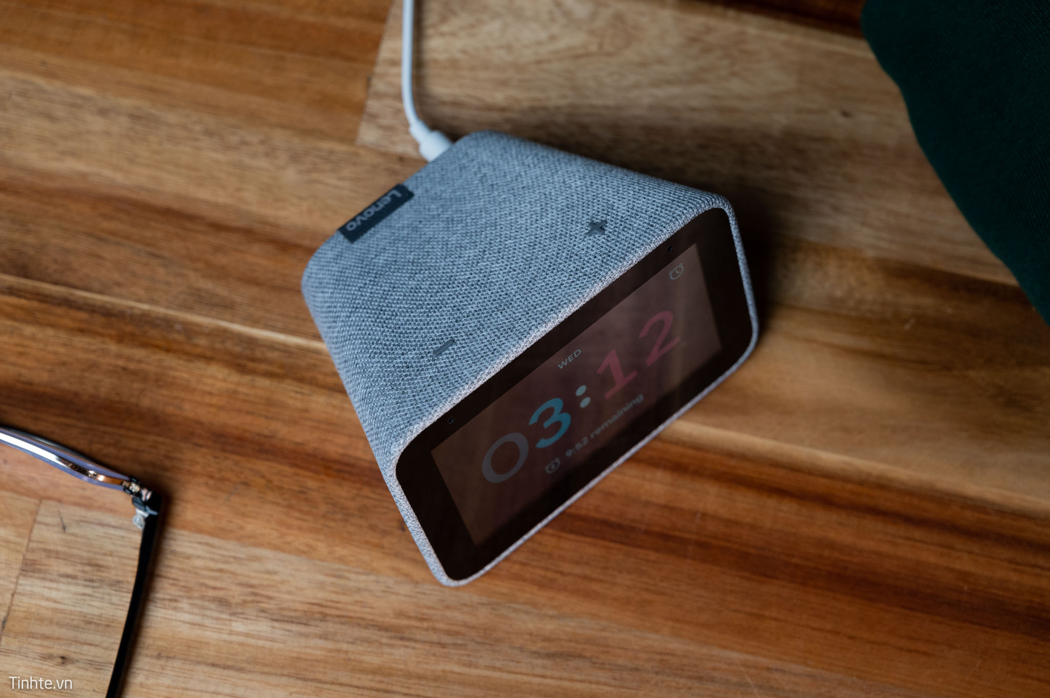 Trên tay Lenovo Smart Clock: đồng hồ có Google Assistant Trên tay Lenovo Smart Clock: đồng hồ có Google Assistant