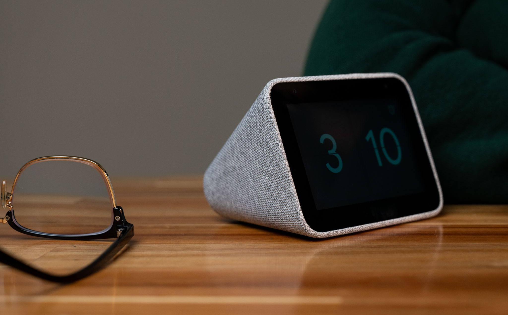 Trên tay Lenovo Smart Clock: đồng hồ có Google Assistant