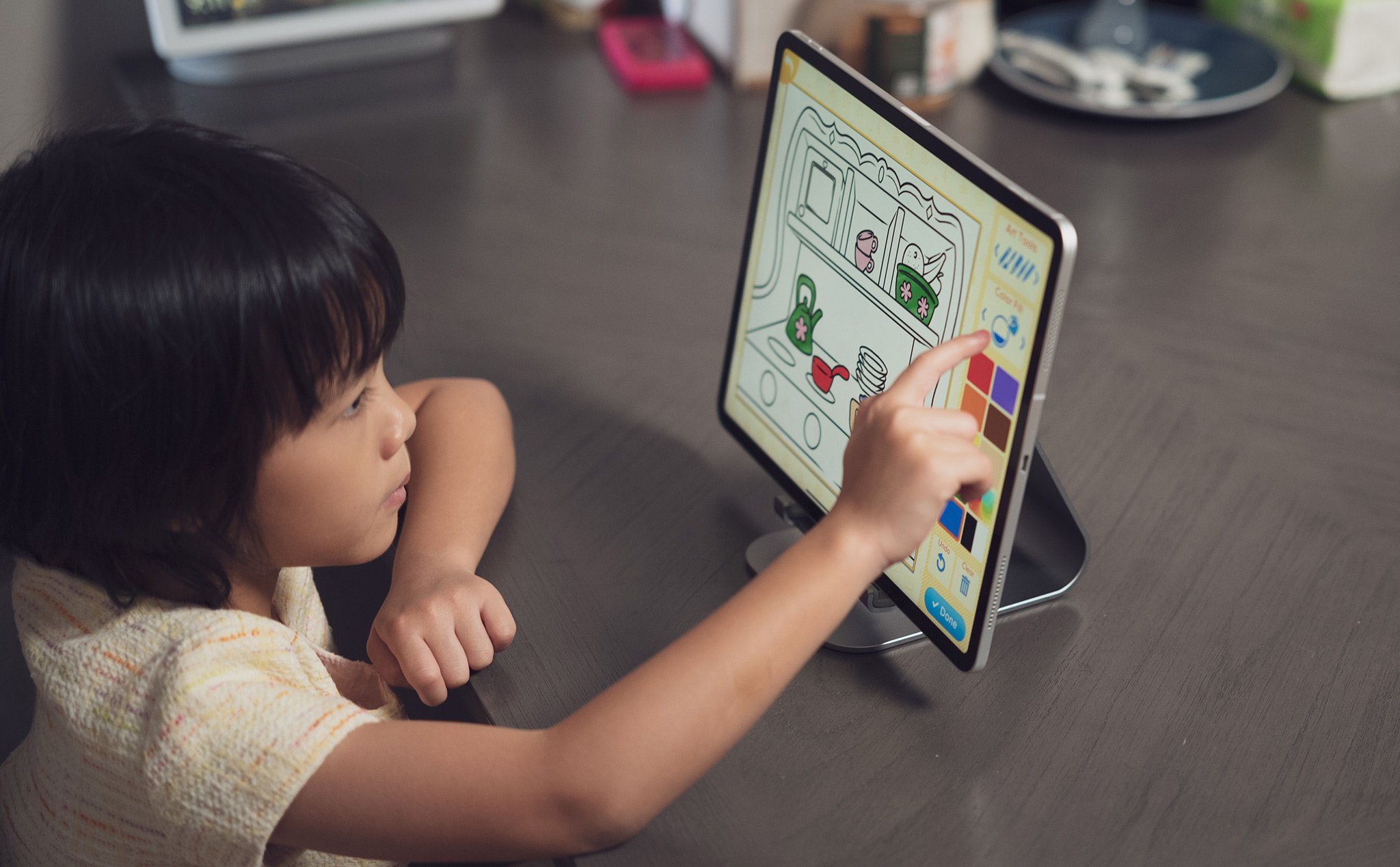 Trò chơi trên iPad cho trẻ em: Dành cho các bé yêu thích trò chơi, hãy cùng khơi nguồn sức sáng tạo và trí tưởng tượng của bé với bộ sưu tập trò chơi đa dạng trên iPad. Bé sẽ được vui chơi và học hỏi những bài học quý báu trong những trò chơi thú vị.
