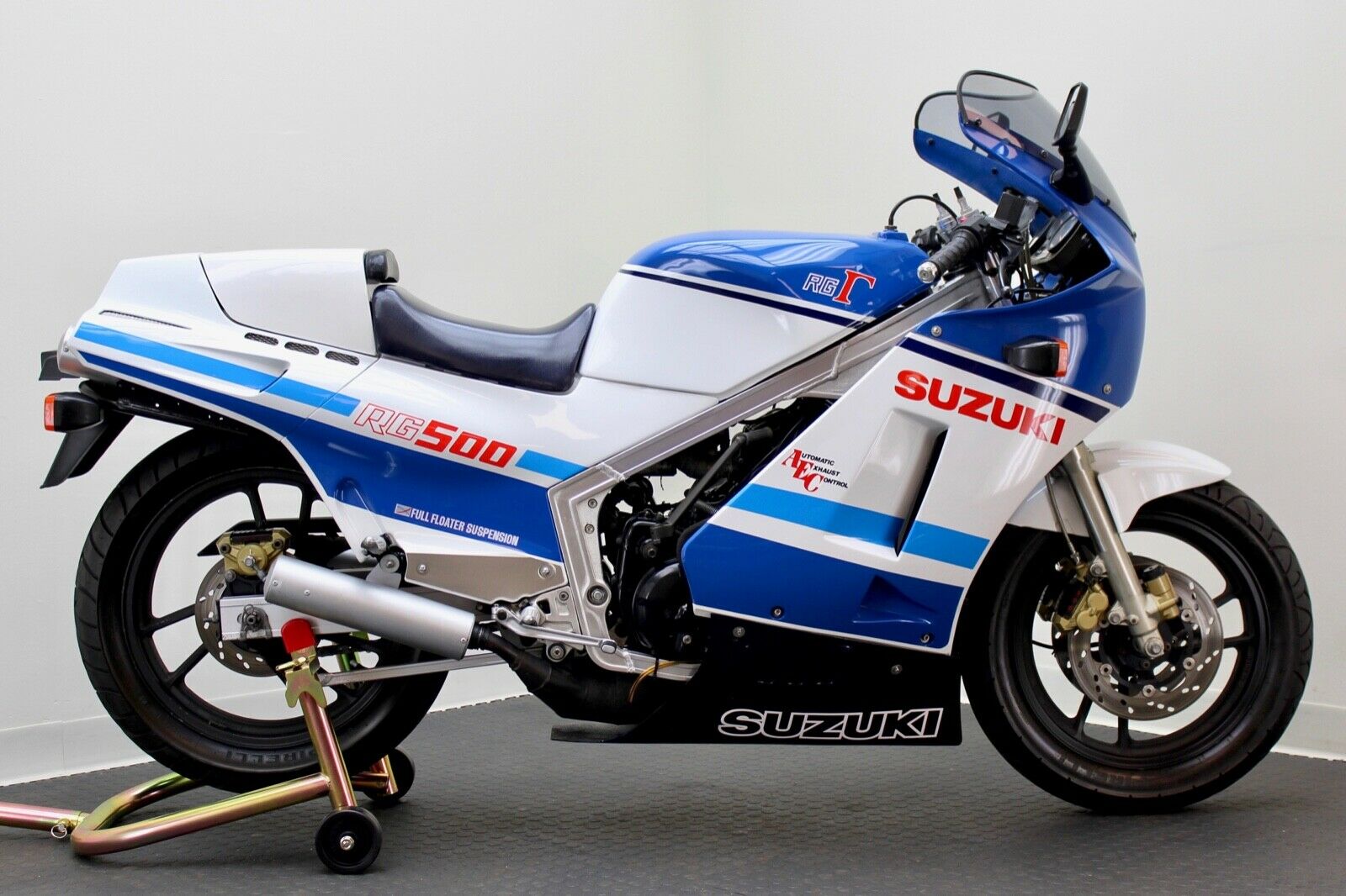 Suzuki_RG500.jpg