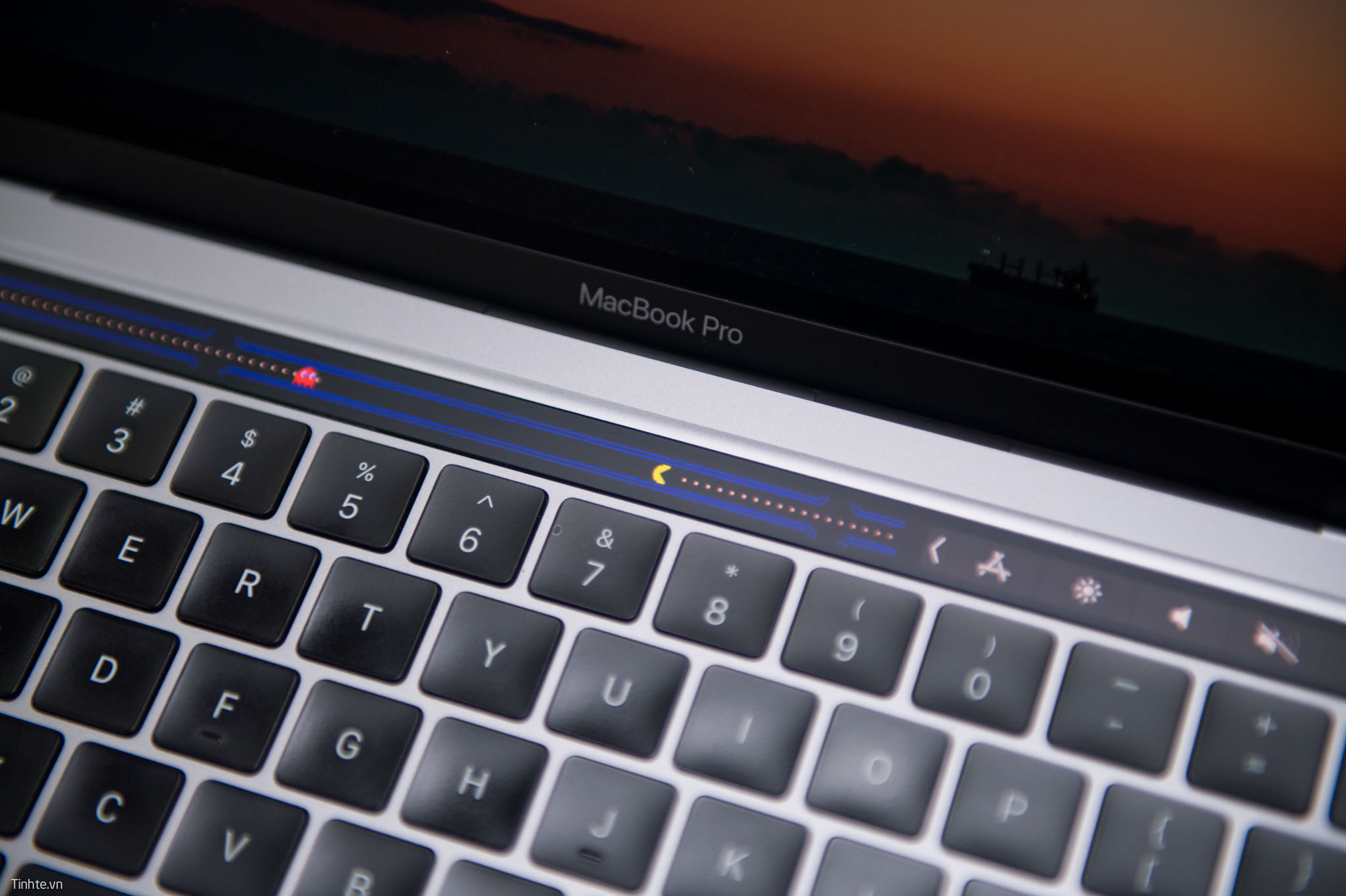 Touchbar_config_pac-man_tinhte.jpg