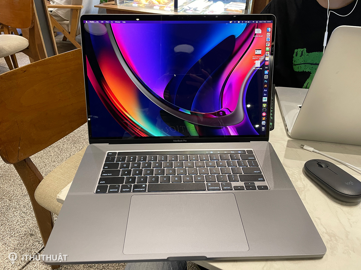 macbook-pro-16-inch-space-gray.jpg