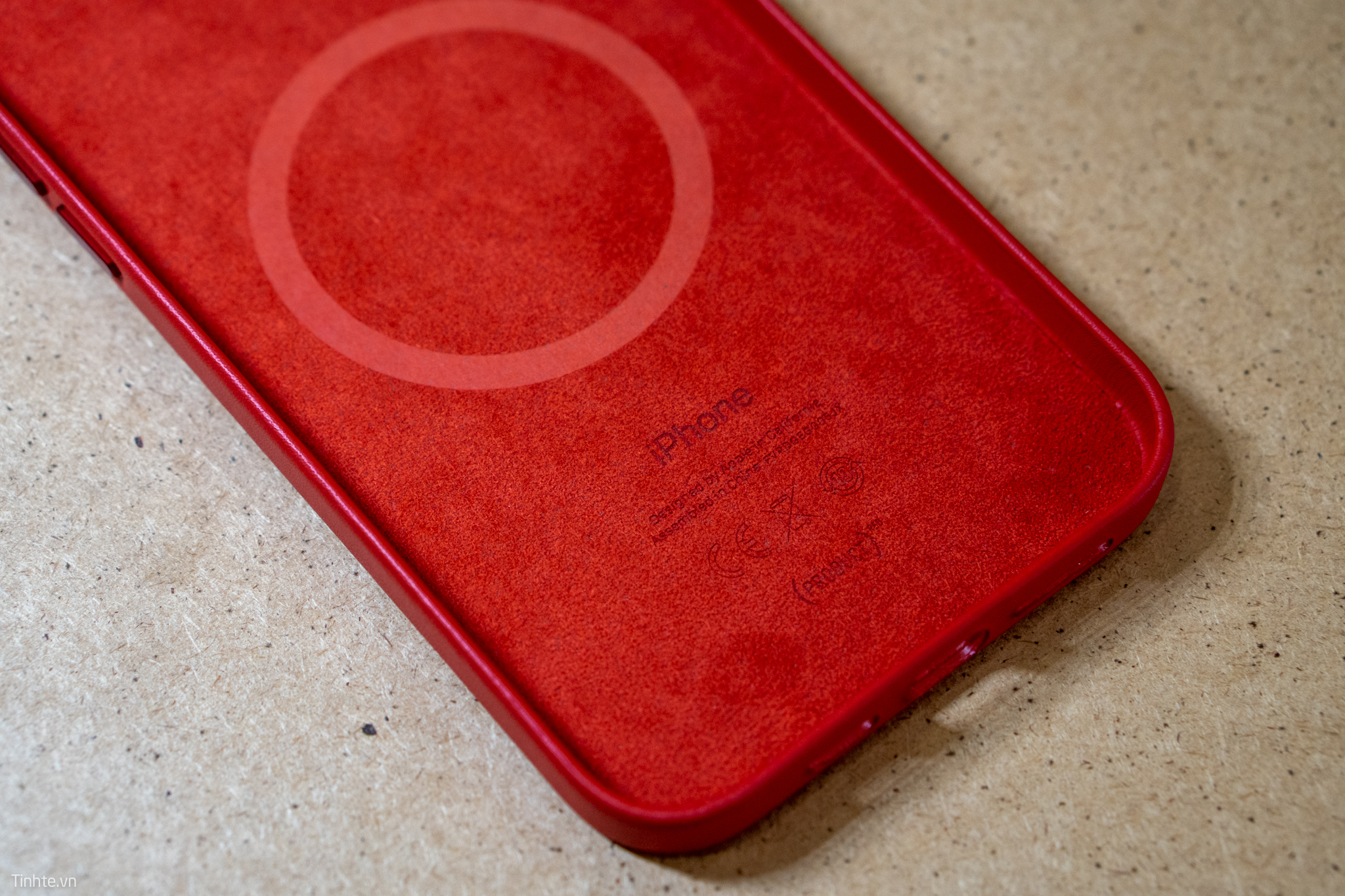 apple-red-leather-case--14.jpg