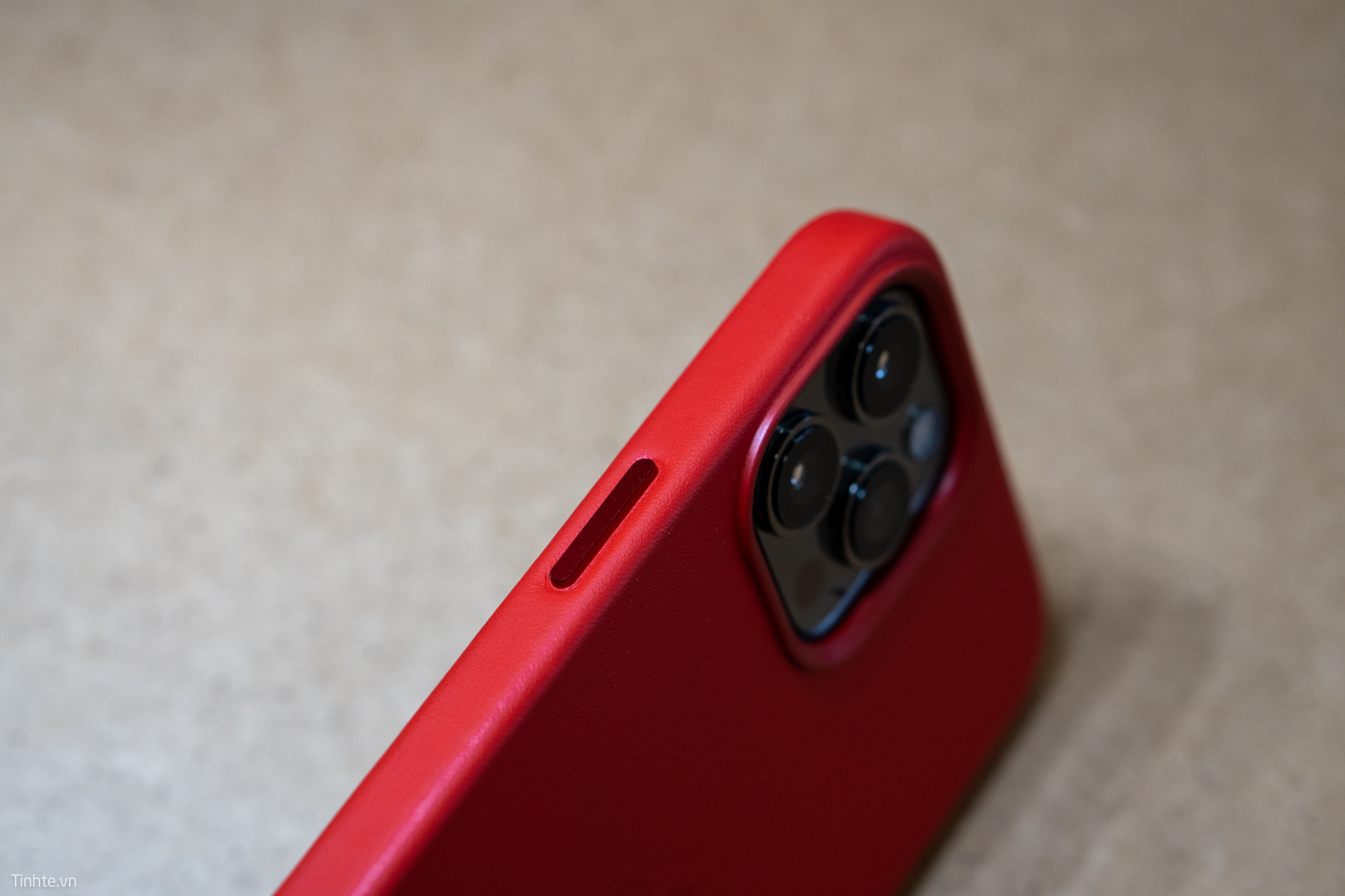 apple-red-leather-case--8.jpg