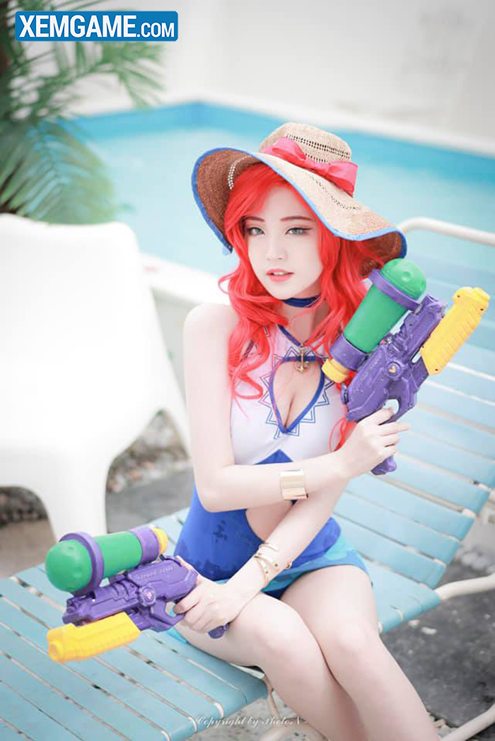 LMHT cosplay: Đắm chìm trong nhan sắc ngọt ngào của Leona Tiệc Bể Bơi