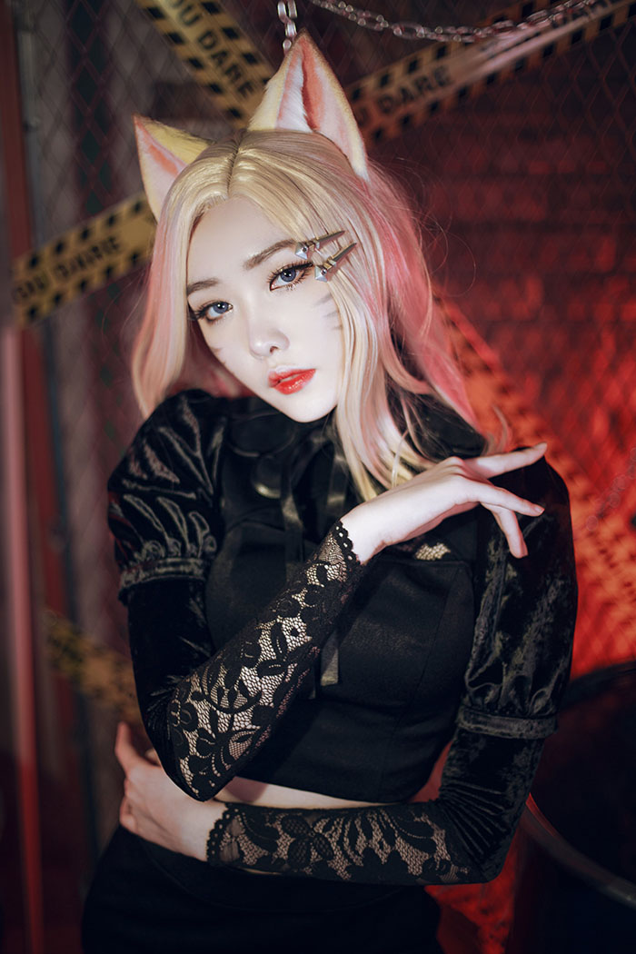 LMHT: Tan chảy với cosplay Ahri K/DA The Baddest ngọt ngào như cô nàng bàn bên