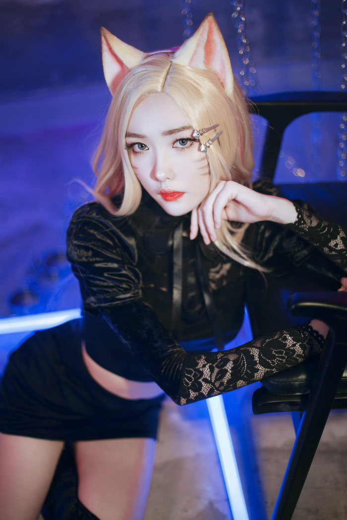 LMHT: Tan chảy với cosplay Ahri K/DA The Baddest ngọt ngào như cô nàng bàn bên