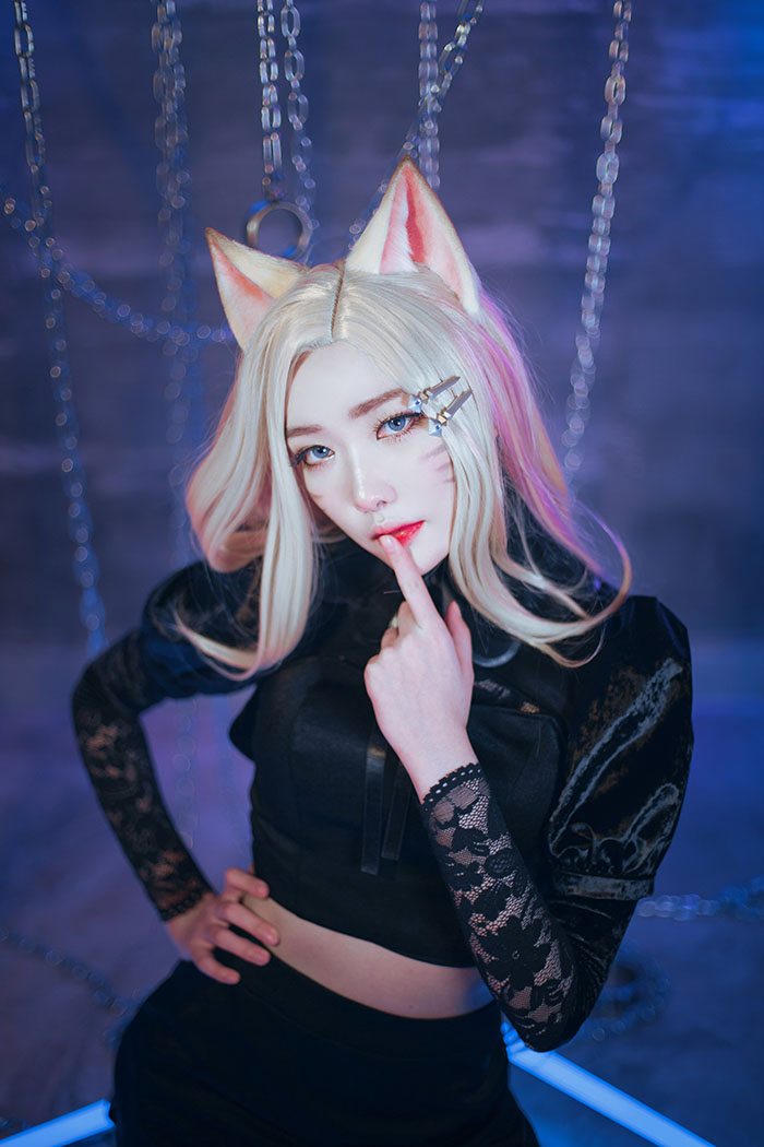 LMHT: Tan chảy với cosplay Ahri K/DA The Baddest ngọt ngào như cô nàng bàn bên